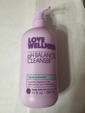 Love Wellness pH BALANCED CLEANSER Jumbo 10oz